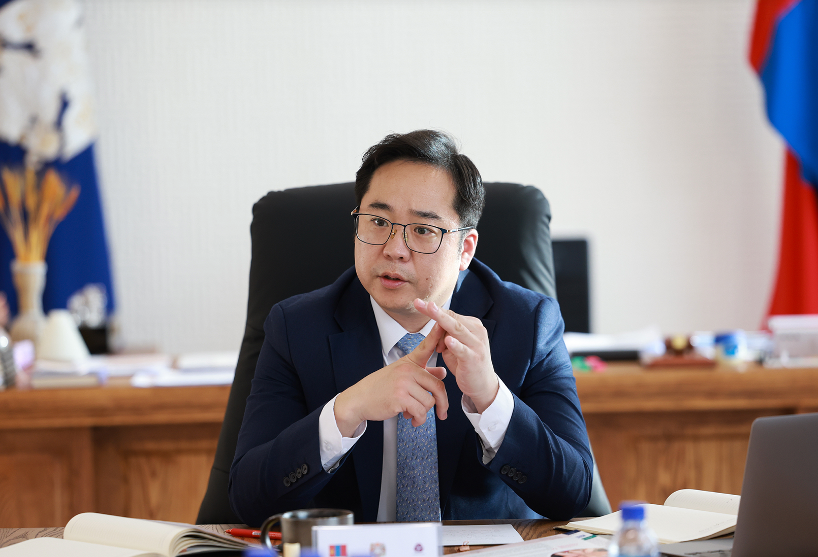 Цагаан сарын баярыг угтан зах, худалдааны төвүүдийн ойр орчмын авто зогсоолыг нэмэгдүүлэхээр ажиллаж байна